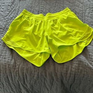 Bitty hot lined short 4”. Lululemon.